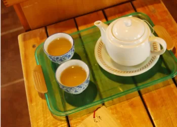 喝茶-茶杯和茶壶