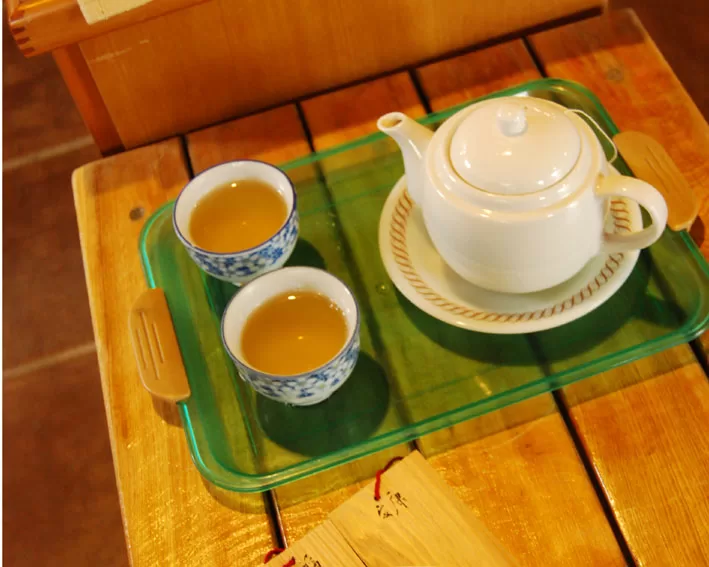 喝茶-茶杯和茶壶