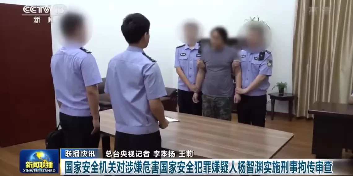 杨智渊被刑事拘传审查现场视频截图。