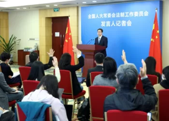 4月21日，全国人大常委会法工委发言人臧铁伟在北京的记者会上通报了修订草案三审稿拟作的主要修改。