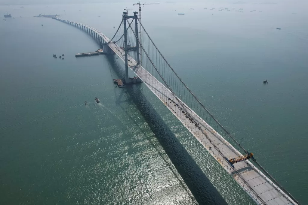 4月28日，广东省中山市，航拍深中通道伶仃洋大桥。