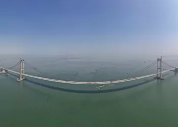 粤港澳大湾区超级工程深中通道伶仃洋大桥合龙