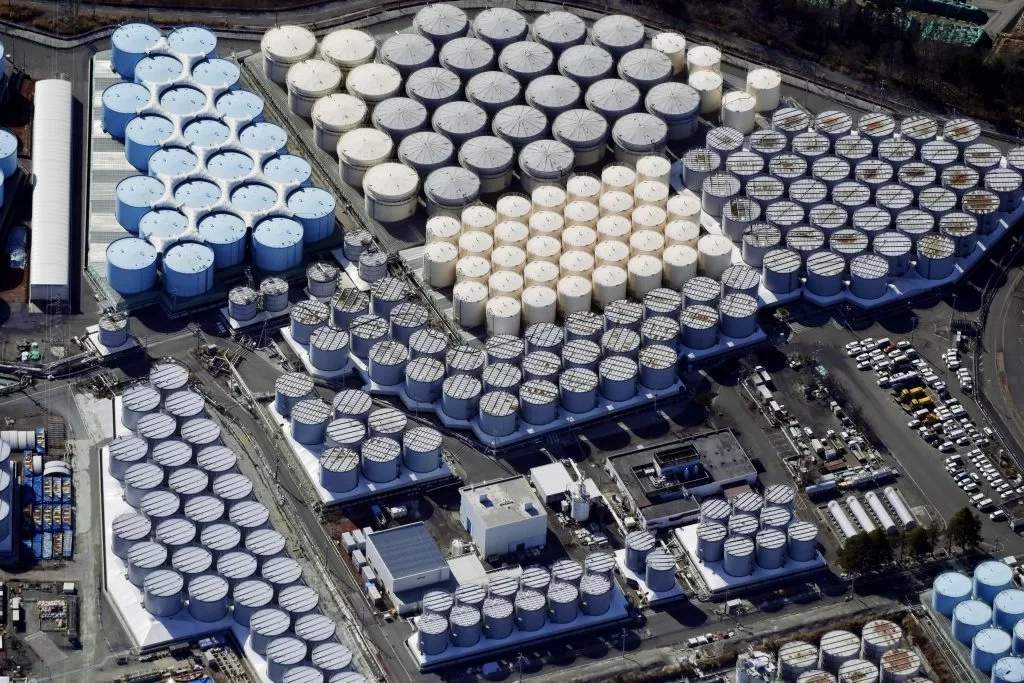 这是2021年2月13日拍摄的日本福岛第一核电站核污水储水罐。