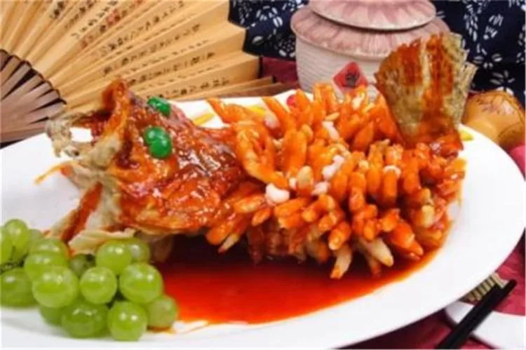 淮扬菜系名菜松鼠鳜鱼。