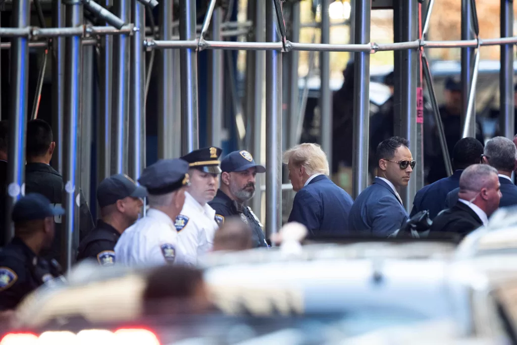 美国前总统特朗普抵纽约曼哈顿刑事法院就“封口费”案接受提审 美国前总统特朗普抵纽约曼哈顿刑事法院就“封口费”案接受提审