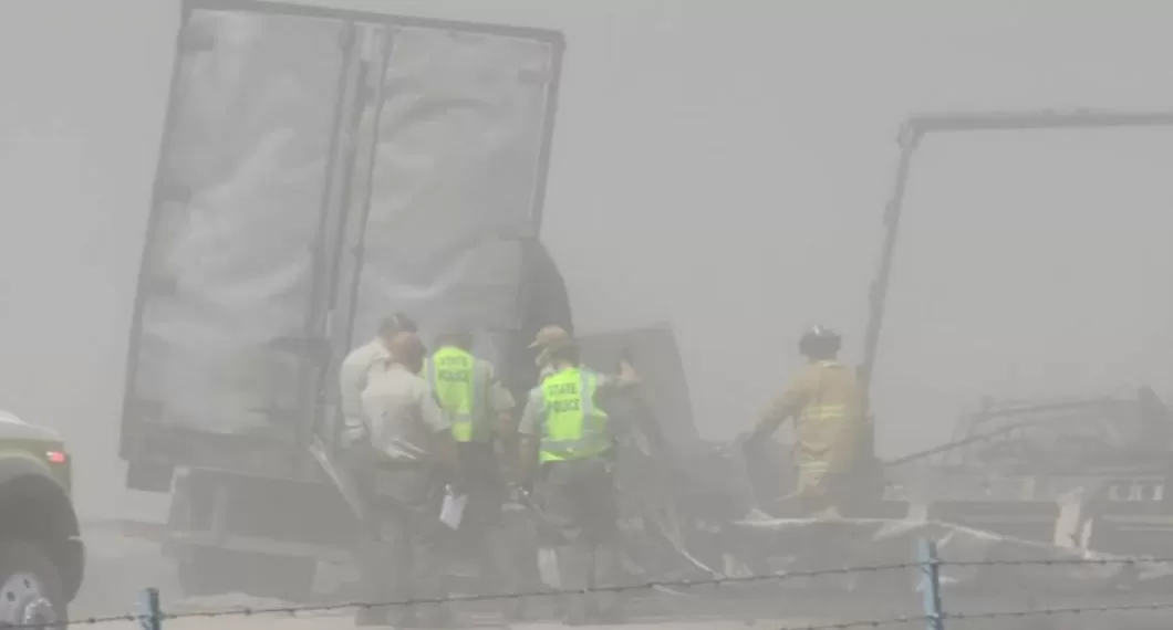 沙尘暴来袭！美国70多辆汽车相撞，6人死亡