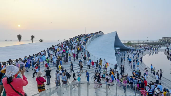 中国旅游景点的人潮。
