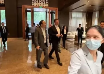 马斯克这次来中国，找了他