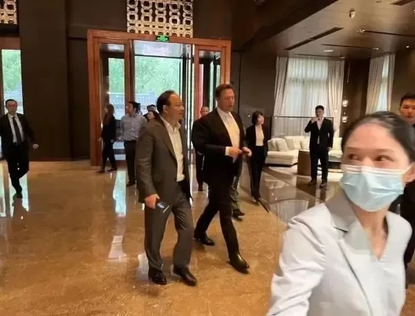 马斯克这次来中国,找了他