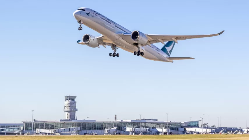 在基督城国际机场上空的新加坡航空公司航班。