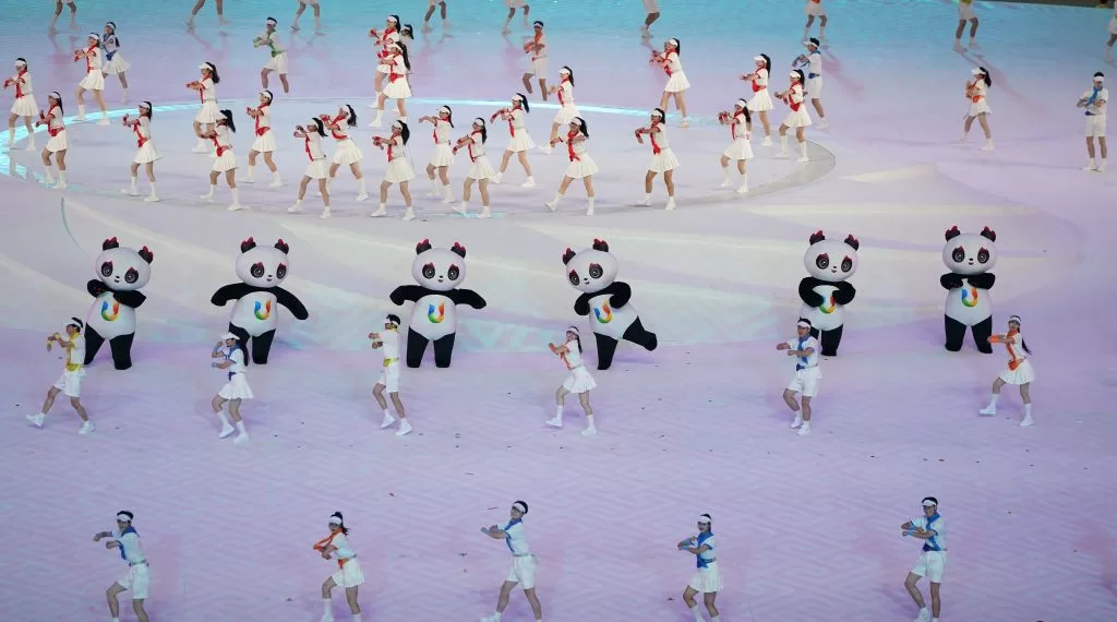 7月28日晚,第31届世界大学生夏季运动会开幕式在四川成都举行。图为开幕式上的表演。