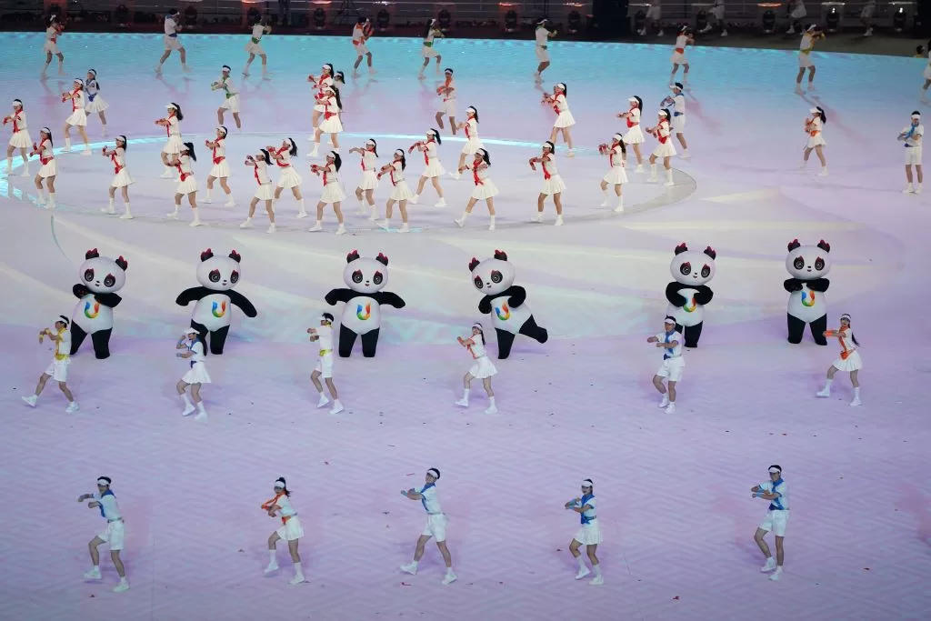 7月28日晚，第31届世界大学生夏季运动会开幕式在四川成都举行。图为开幕式上的表演。