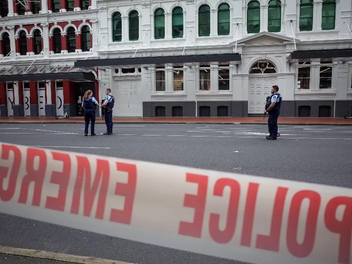 7月20日，在新西兰奥克兰，警方封锁枪击事件现场附近道路。