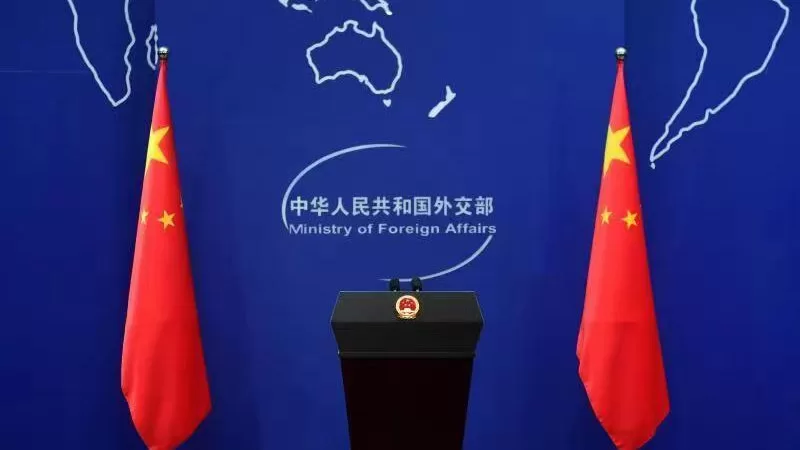 中国外交部发言人答记者问。例图。