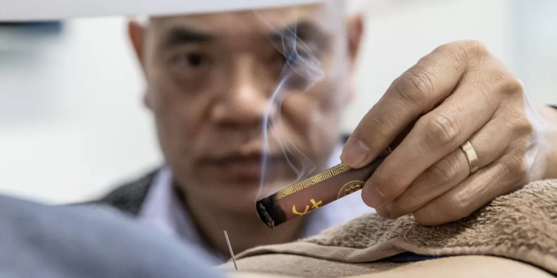 林医师在基督城从事中医和针灸工作已有 27 年。