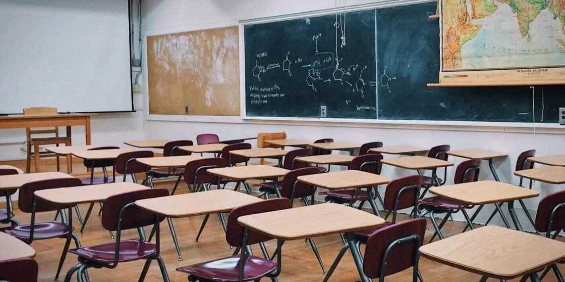 classroom 教室。