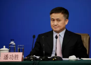 中国人民银行行长潘功胜发声，涉及货币政策、人民币汇率、房地产、地方债务风险