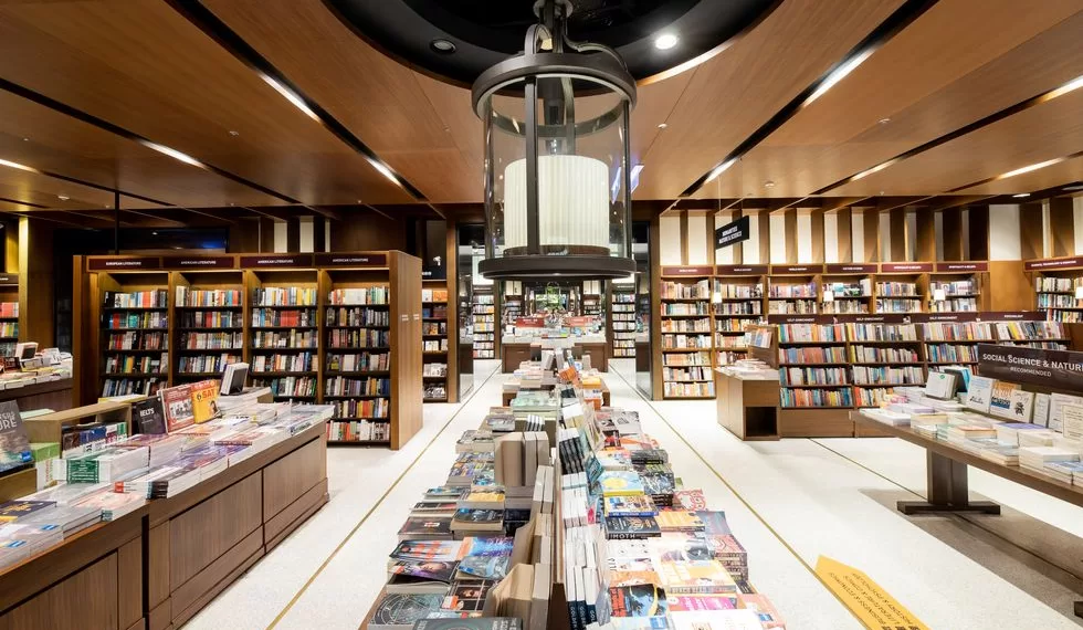 台北信義誠品書店“熄燈” 實體書店困境引關注