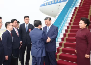 习近平抵达河内对越南进行国事访问