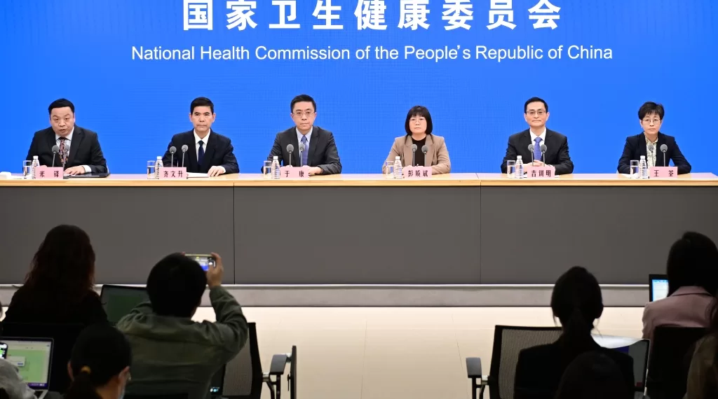 12月28日，中国国家卫生健康委员会在北京召开新闻发布会，介绍冬季呼吸道疾病防治有关情况，并回答媒体提问。