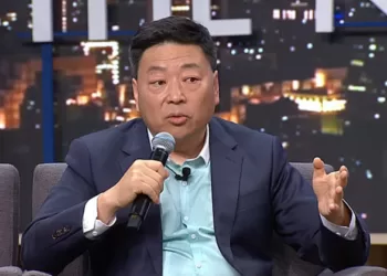 前央视记者王志安在台湾“夜夜秀”涉歧视争议后，被罚五年禁止入境