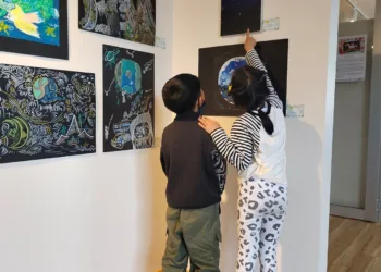 中新青少年参与新西兰世界地球日国际作品展，关注环境和可持续未来