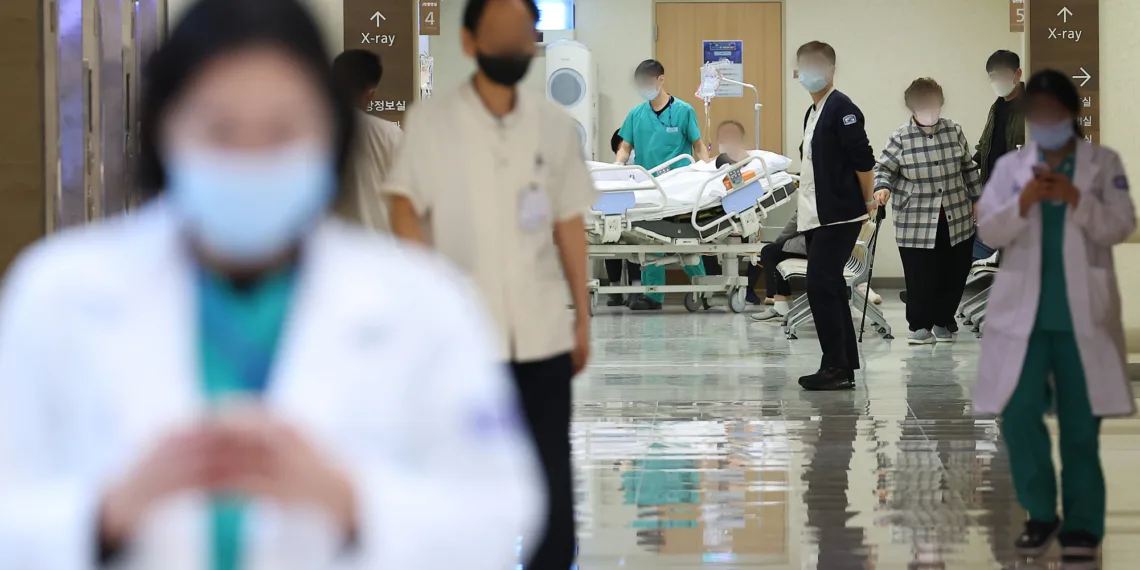 遏制离岗潮 韩国政府拟吊销4944名医生执照
