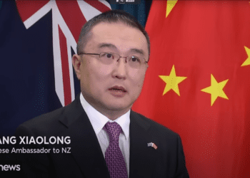 王小龙大使就外长王毅访新接受新西兰电视一台采访