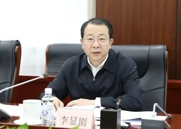 中国两会后五天内打三“虎”
