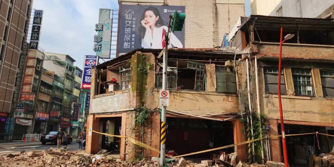 台湾花莲县海域发生7.3级地震 台北有强烈震感