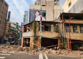 台湾花莲县海域发生7.3级地震 台北有强烈震感