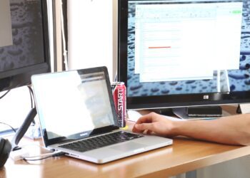 laptop-desk-computer-macbook-writing-apple