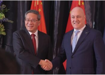 中国总理李强抵达惠灵顿开始对新西兰进行正式访问