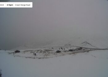新西兰南岛遭遇强降雨，当局发布降雪和强风警告