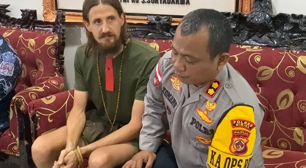 新西兰飞行员梅尔滕斯在西巴布亚获释