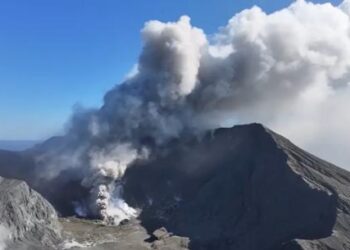 新西兰怀特岛火山喷发，受影响航班周四中午恢复