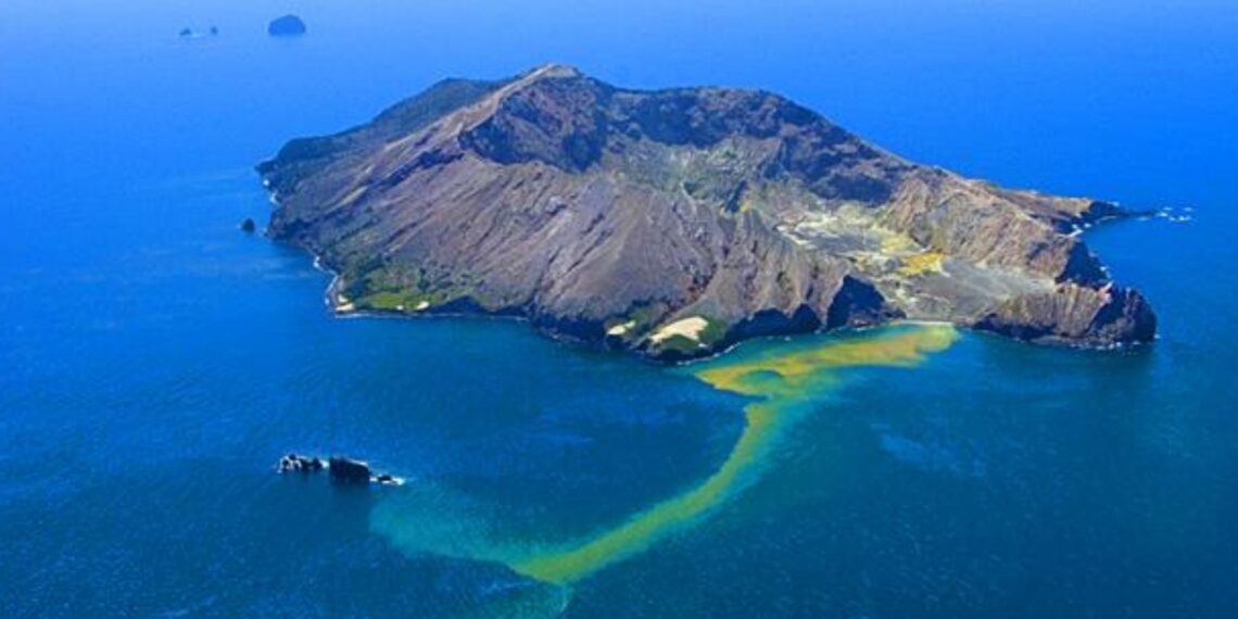 新西兰北岛怀特岛火山发生小规模喷发 航空颜色代码升至橙色