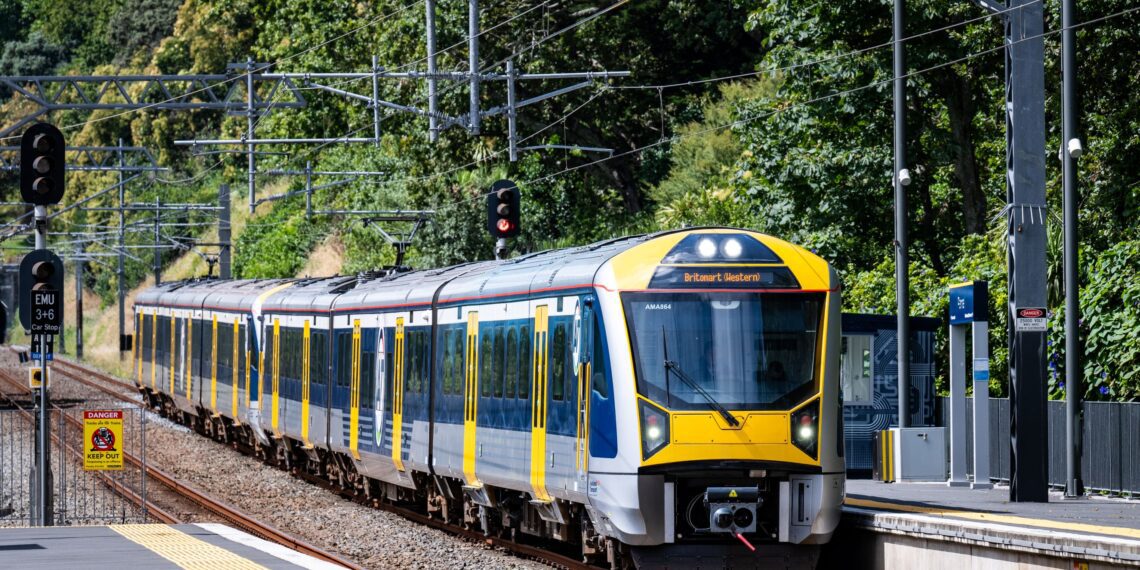 An AT AM class train at Parnell station.
