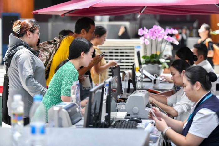 中国对日本等9国试行免签政策 并延长38国免签停留期限至30日