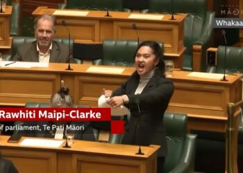 新西兰毛利议员在辩论会上唱跳哈卡舞以抗议拟议法案