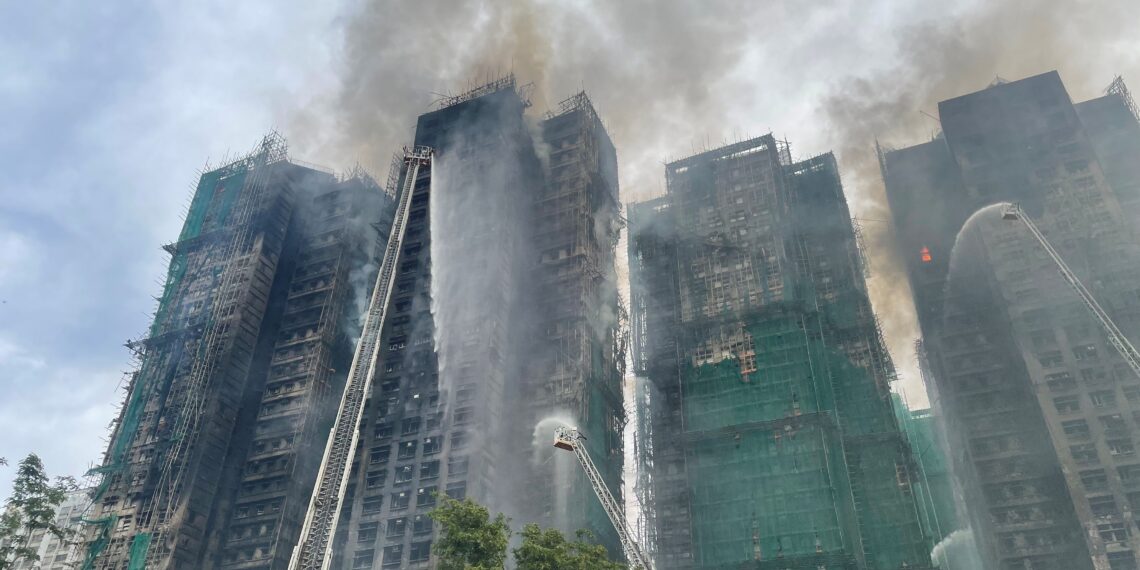 香港五级火焚烧十多个小时仍未救熄