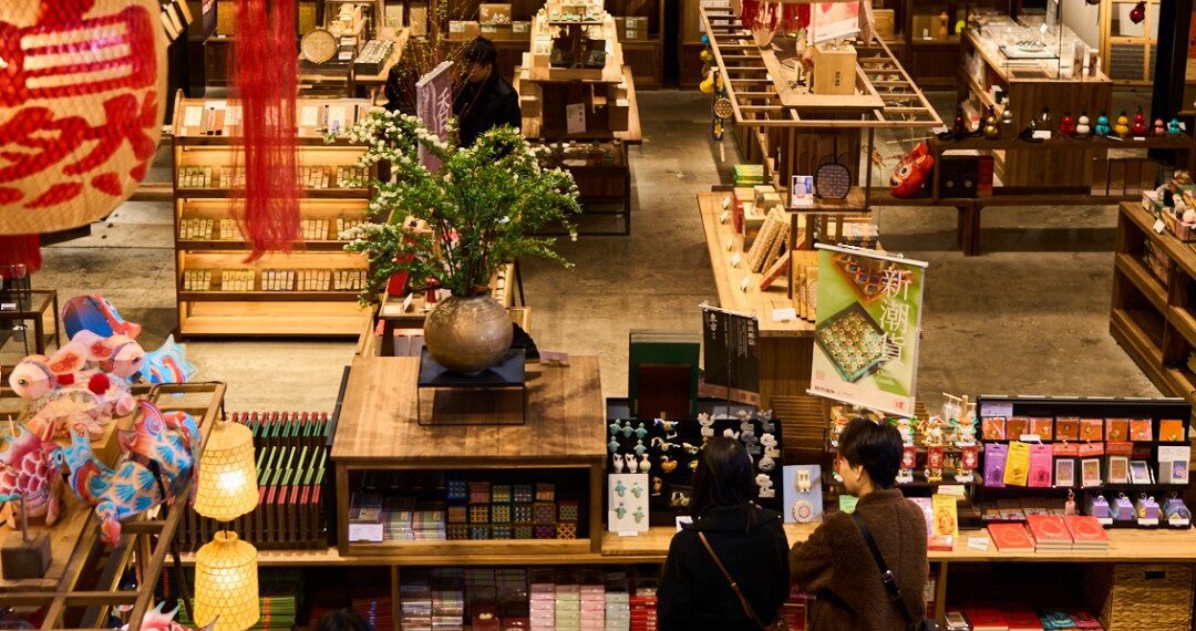 Reviving Tradition: How a “Chinese Gift Shop” Keeps Ancient Crafts Alive in the Modern Age