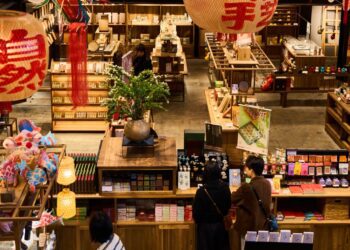 Reviving Tradition: How a “Chinese Gift Shop” Keeps Ancient Crafts Alive in the Modern Age
